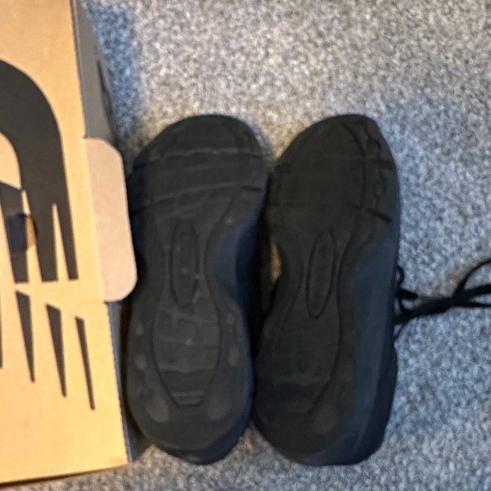 New Balance Women’s All-Black Sneakers. Worn once. 7.5 - Picture 4 of 6